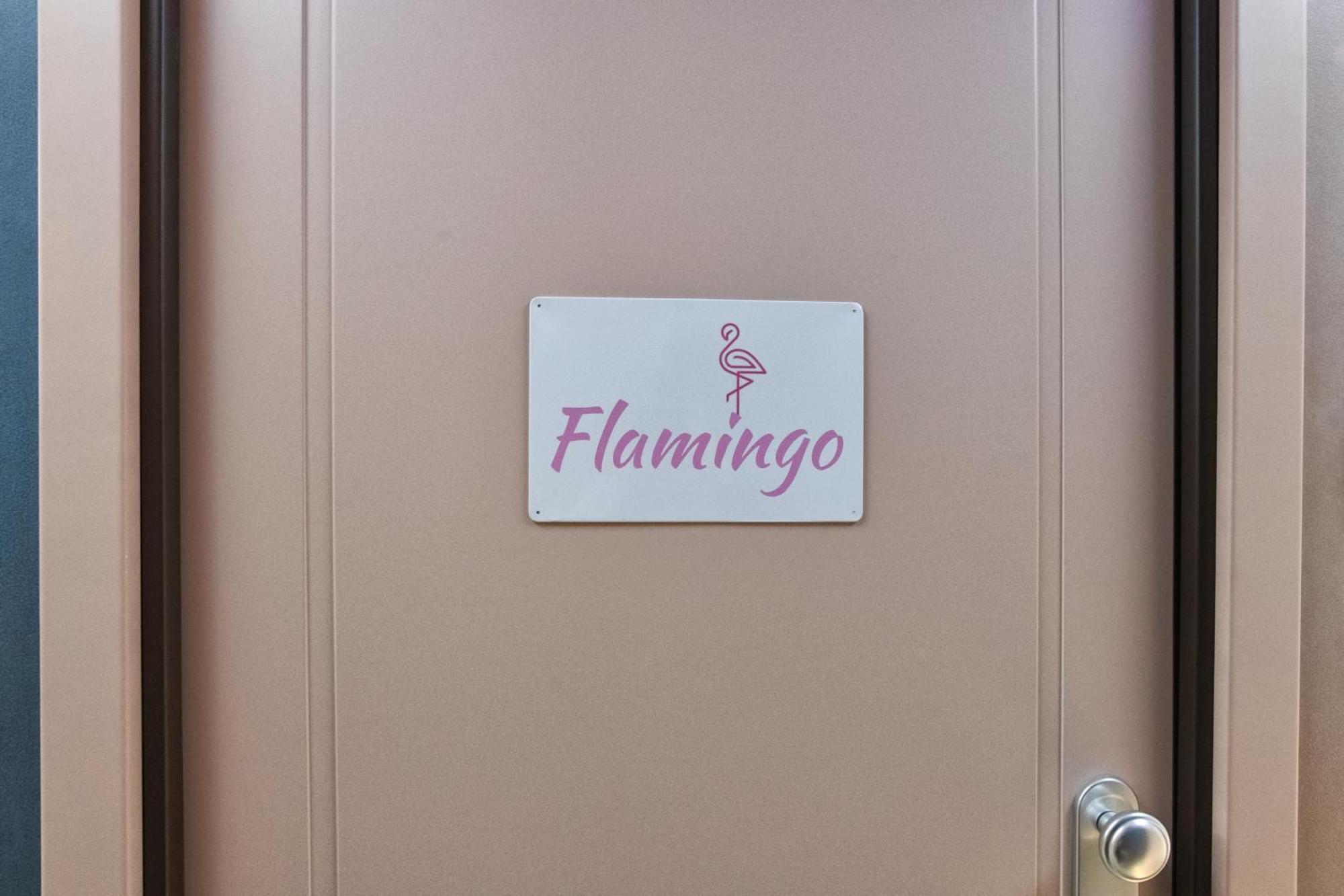 Pink Flamingo Balcony By Station Apartamento